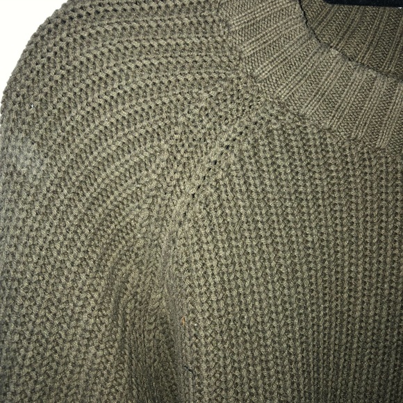 Hunter green sweater - Picture 2 of 2